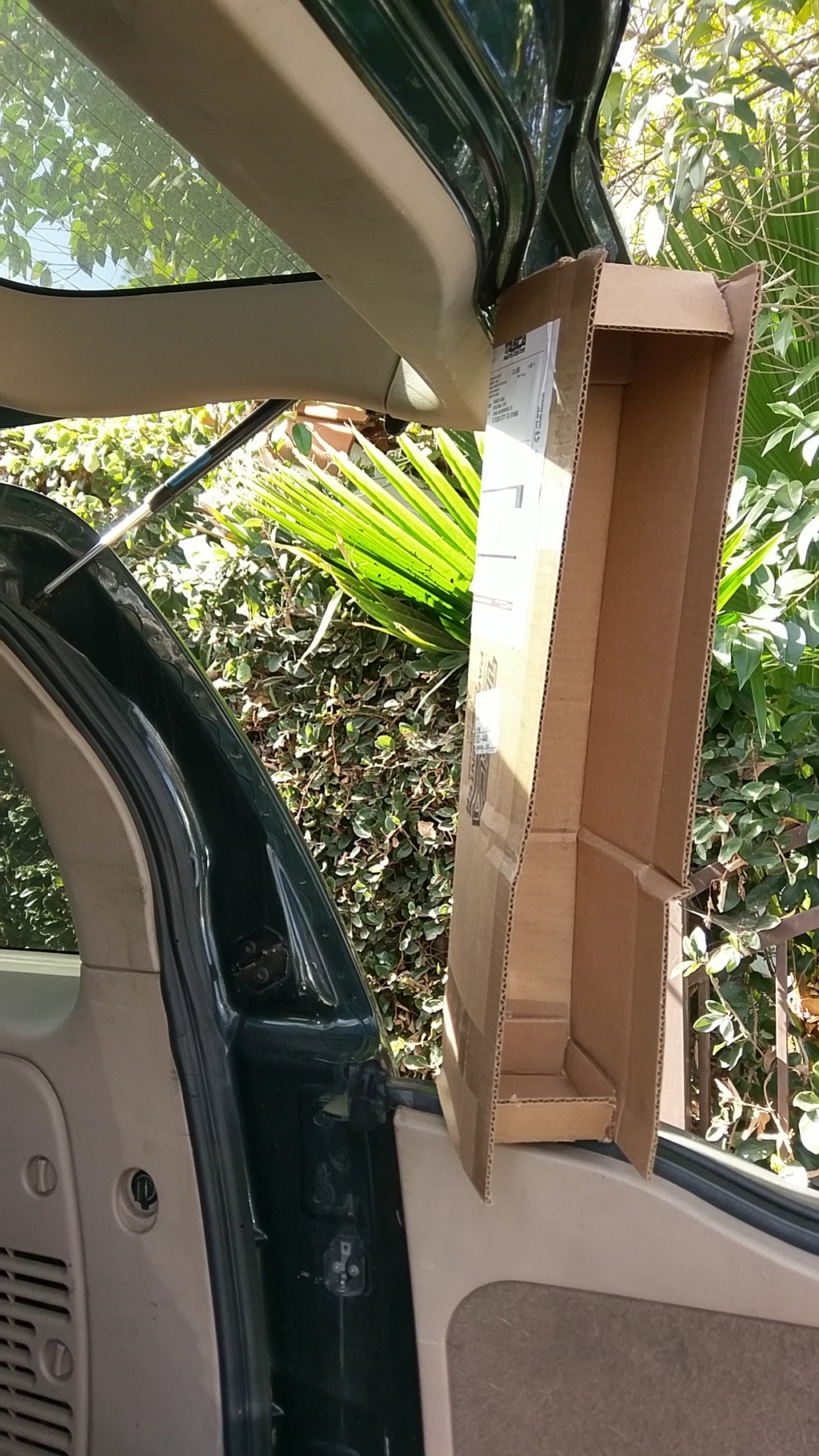 Excursion Tail Gate Lift Cylinder Replacement 